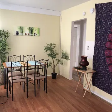 Modern-Bohemian quarters - King Bed-Washer/Dryer