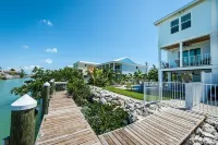 Discount Available! 4 Br/3 BA Private Pool/Dock/Canal Front/Neighborhood Beach!