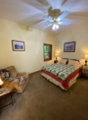 Family Vaca walk path to Barren River Lake. Kayak/Canoes/dock