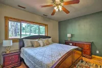 Cozy up at This Highly Rated,  Charming Mountain Cabin in Chipita Park.