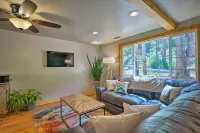 Cozy up at This Highly Rated,  Charming Mountain Cabin in Chipita Park.