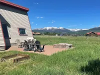 Off Ski Hill Rd, Amazing Views, MANY large windows, 1.5 Acres, Quiet, Spacious - 3-Star