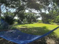 400ft to private beach. Riverfront,dock,pool,kayaks Elevator, 1.6 acres - de playa