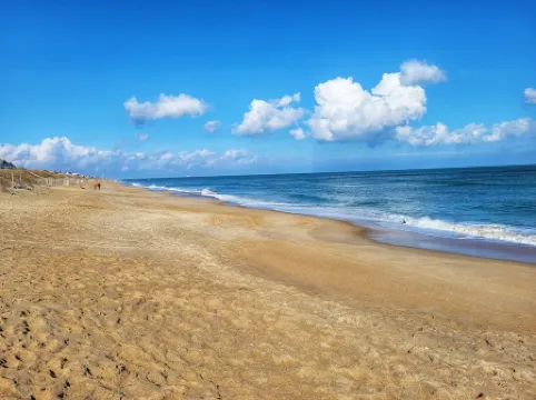 Vintage & Charming Obx Cottage "The Cozy Duck"  4 Bd 2 ba,  500 ft from Beach