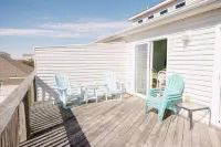 Beach House with a Pool, Gameroom and Steps from Ocean