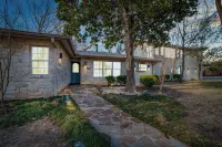 Hill Country Retreat I Private Pool & Hot Tub I Mins to Wineries & Town Square