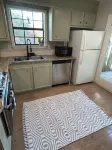 Convenient & Renovated 2BD/2BA house near Reservoir, Fenced Backyard, King Bed