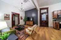 The Plum Suite - Spacious, Luxury 1-bedroom Apartment in Downtown Sedalia