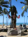 Waikiki Living, 4 blocks from surf, mountain views, king size bed and office!