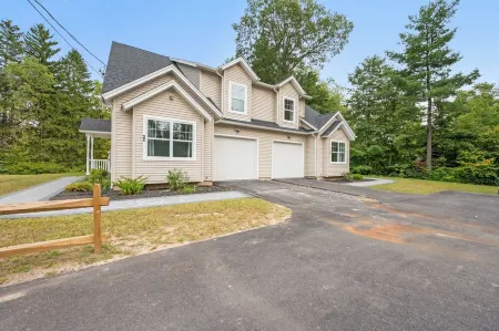 Premium 3-Story Townhome | Perfect for Large Groups Отели в г. Блумфилд