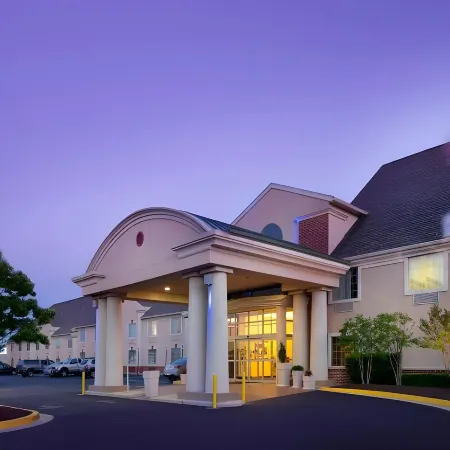 Holiday Inn Express & Suites ANNAPOLIS by IHG