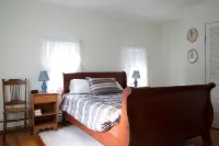 Abigail's Country House. 2 minutes To Skiing. Swimming, Hiking very close by.