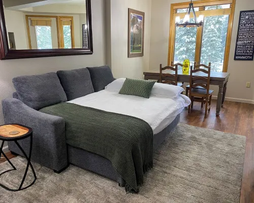 Walk to Eagle/Cozy Slopeside Stay/lg. Deck with Golf Course View and BBQ