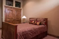 Private lake house on Deer Lake