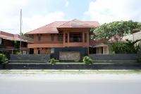 RedDoorz Plus Near Haluoleo University Hotel a Kambu