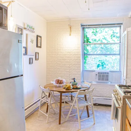 Beautiful Apt ONE STOP from Manhattan