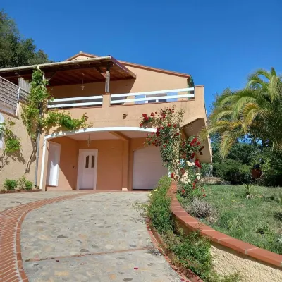 Villa with private pool in a quiet location with mountain views 5 min from Ceret  호텔