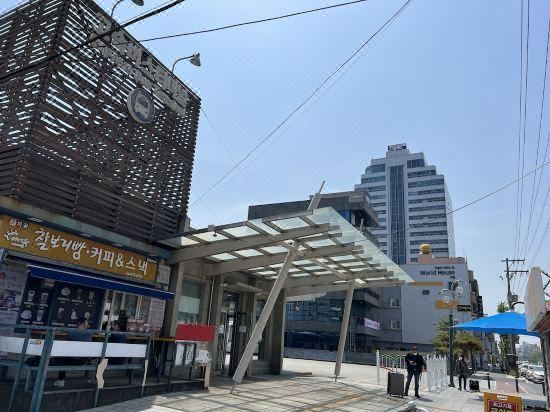 3. 월드하우스호텔..