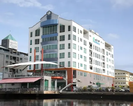 Plaza Sutera Biru Hotel โรงแรมในกัวลาเบไลต์