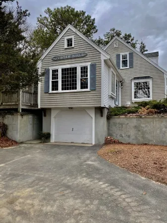 Charming home in Osterville close to beach! Includes beach pass