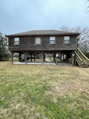 Cozy 3-bedroom with 2 full bath cabin at Lake Somerville- Birch Creek