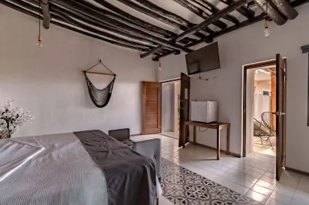 Hotel Colonial Zaci by GuruHotel Отели рядом с достопримечательностью «Convent de San Bernardino de Siena»