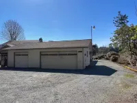 1 Bedroom Retro Riverside Home with view ! Hoteles en Sultan