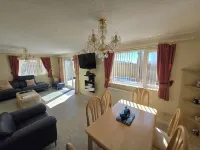 Family bungalow with private pool near Tenby (Free Wifi)