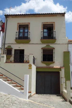 House with Swimming Pool in Ronda Old Town Отели рядом со станцией Ronda