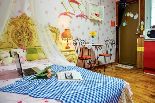 Gurye Solbachi Boineun Punggyeong Pension