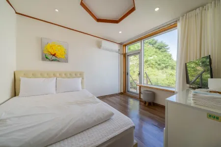 Gangneung Seaside Pension Отели рядом с достопримечательностью «Джумунджин- Бич»