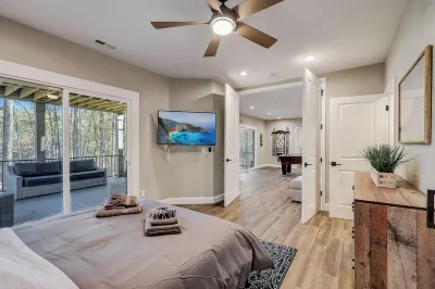 Modern Luxury Lakehouse w/ Private Dock on Lanier! Hotels near Phantom Fireworks of Buford