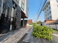 아르니 스카이 호텔 람캄행 대학교 방나 캠퍼스 주변 호텔