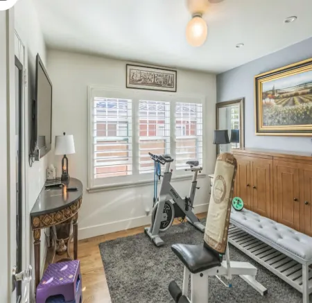 Stunning 4-br, 4-bath brick, and stucco luxurious retreat in Reno Old Southwest. Отели рядом с достопримечательностью «Университет Невада, Рино»