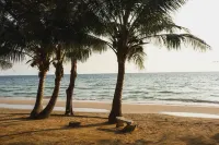 Ko Nokyai Resort Hotels in Tha Mai District