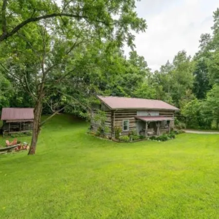 "Timber Lodge", Rustic 4BR Log Cabin + Guesthouse