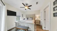 Hidden Lake Condos 321 - Short Walk to Gulf Place