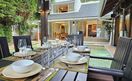 Emerald Sands Beach Villa Отели рядом с достопримечательностью «Secret Garden Spa»