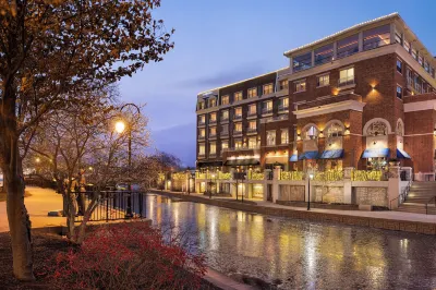 Naperville Riverwalk 네이퍼빌 호텔