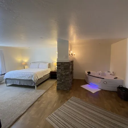Stone Hollow Hotels in Uintah County