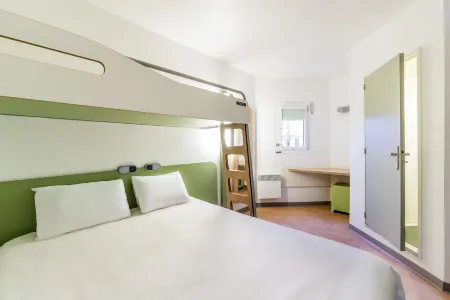Ibis Budget Caen Hérouville Отели в г. Коломбель