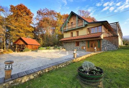 Villa les with Hot Tub & Sauna