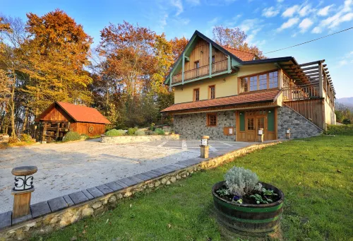 Villa les with Hot Tub & Sauna