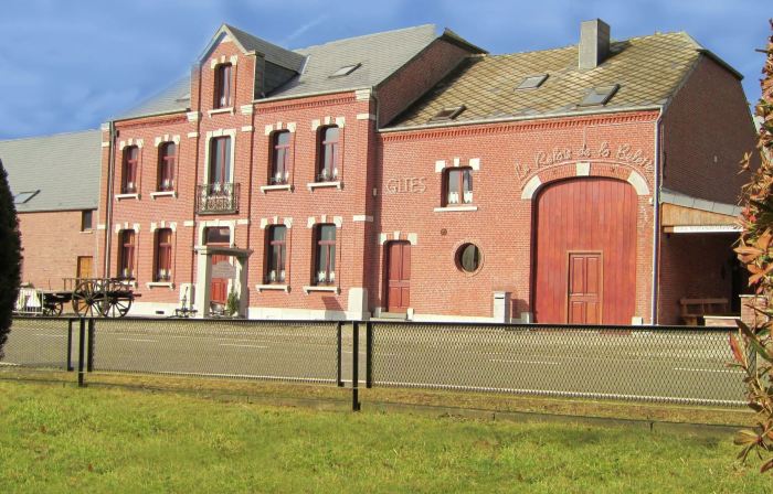 Holiday Home in Cul-Des-Sarts with Roofed Terrace