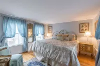 Brackett Cottage Hotels in Marblehead