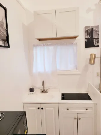 Private, Quiet, Cozy Studio Guesthouse with 75" TV WiFi etc. In Watertown.