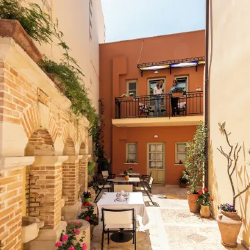 Casa Moazzo Suites and Apartments