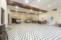 Hotel Shri Dhwaja Inn - 駐車場