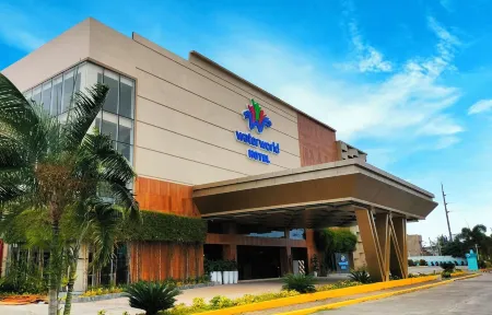 Waterworld Hotel Отели рядом с достопримечательностью «Себу Докторс Юниверсити»