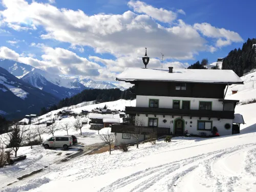 Farmhouse in Hollersbach Near Ski Slopes - Homestays